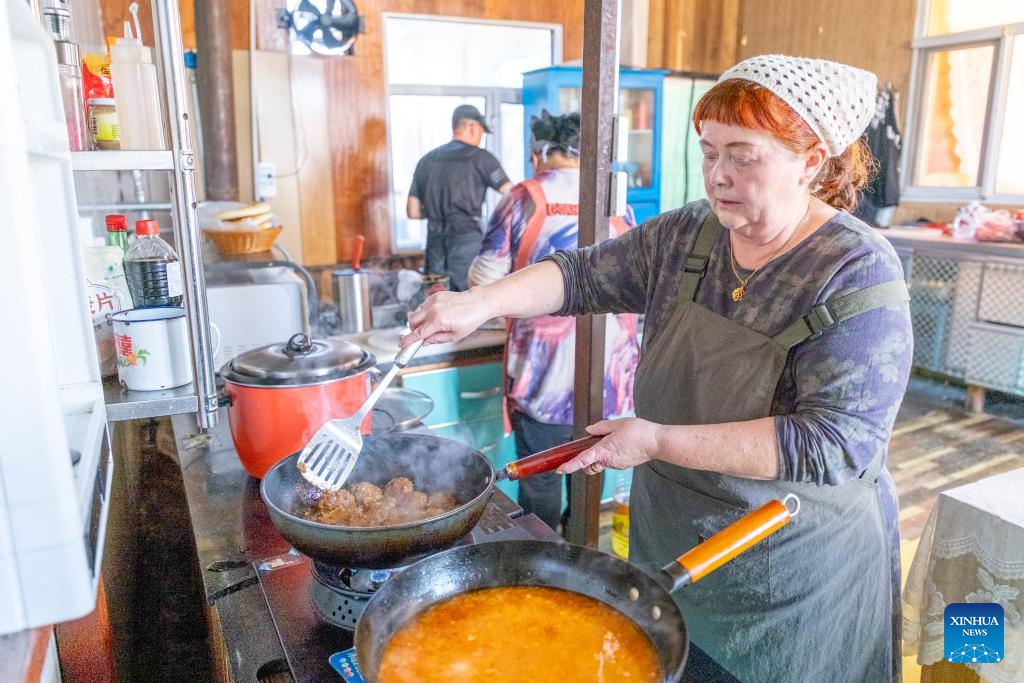 Sun Yunmei makes traditional cuisine of Russian ethnic group at the kitchen of her restaurant in Enhe, a Russian ethnic township in Hulun Buir City, north China's Inner Mongolia Autonomous Region, on Sept. 26, 2025. 