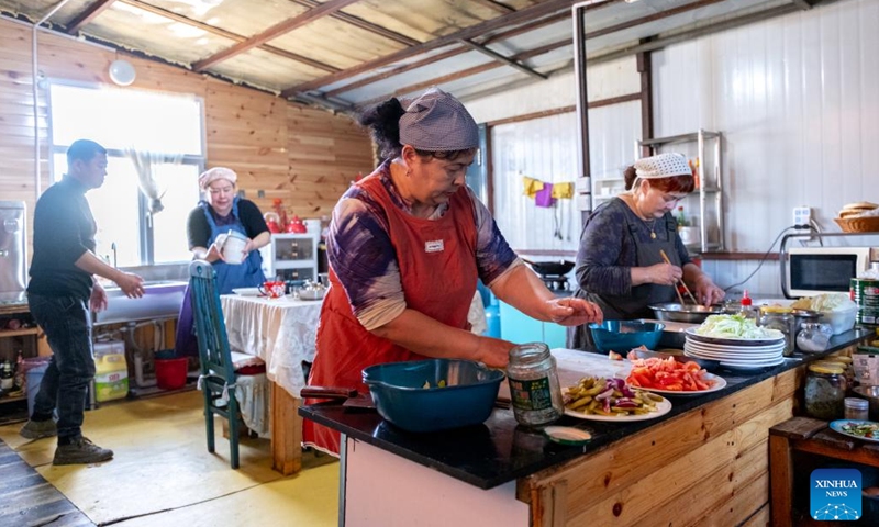Sun Yunmei (1st R) and her family make specialties of Russian ethnic group for tourists at the kitchen of her restaurant in Enhe, a Russian ethnic township in Hulun Buir City, north China's Inner Mongolia Autonomous Region, on Sept. 26, 2025.
