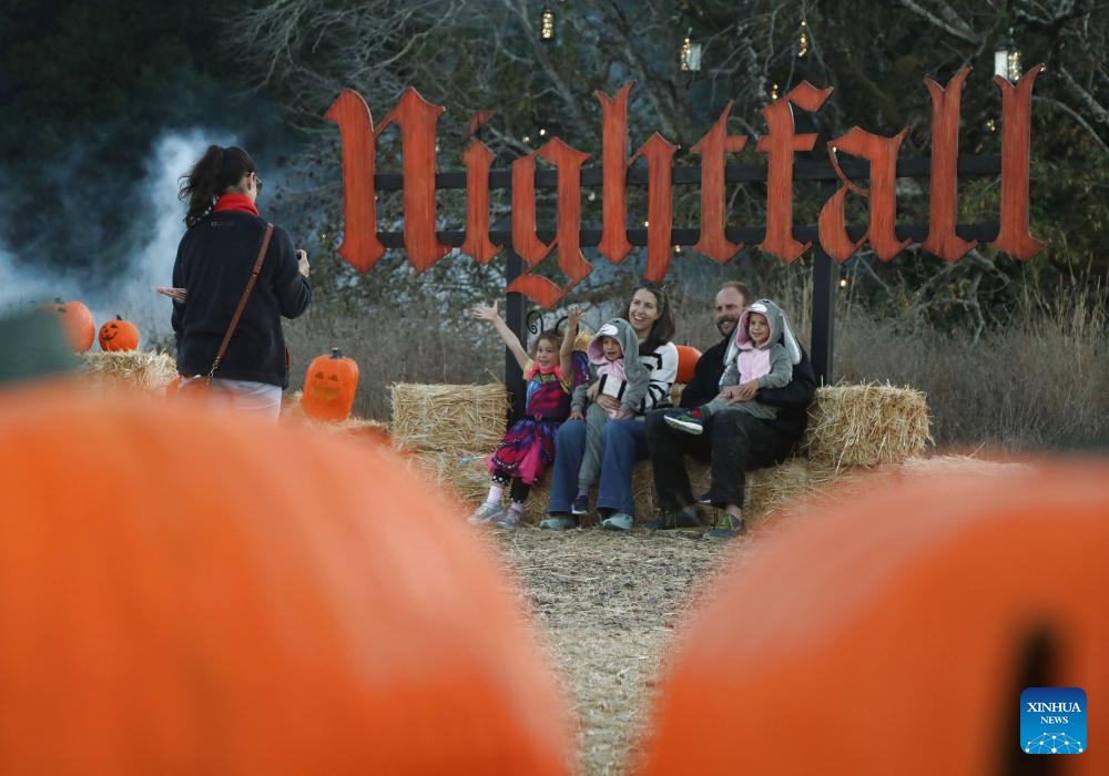 People in festive attire attend the Nightfall event at the Filoli Historic House & Garden in Woodside, California, the United States, Oct. 3, 2025. The second Nightfall opened here on Friday and will last till Nov. 10. (Photo by Liu Yilin/Xinhua)

