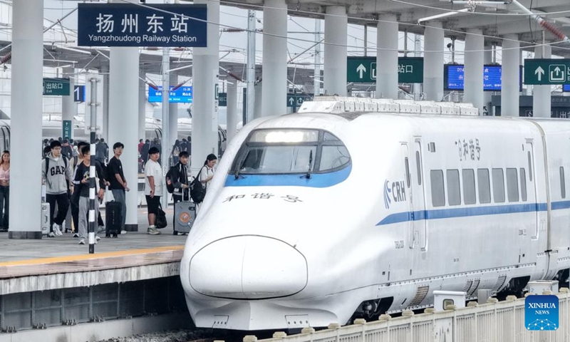 A drone photo taken on Sept. 29, 2025 shows passengers boarding a train at Yangzhou East Railway Station in Yangzhou City, east China's Jiangsu Province. China's National Day holiday travel rush started on Sept. 29 and will last until Oct. 10. Photo: Xinhua