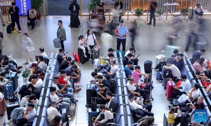Passengers wait for their trains at Wuhan Railway Station in Wuhan, central China's Hubei Province, Sept. 29, 2025. China's National Day holiday travel rush started on Sept. 29 and will last until Oct. 10. Photo: Xinhua