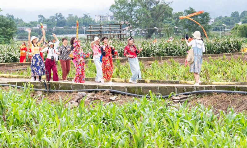 Tourists take a group photo during a rural art fair in Jiangjun Village, Bishan District, southwest China's Chongqing Municipality, Sept. 29, 2025. Photo: Xinhua