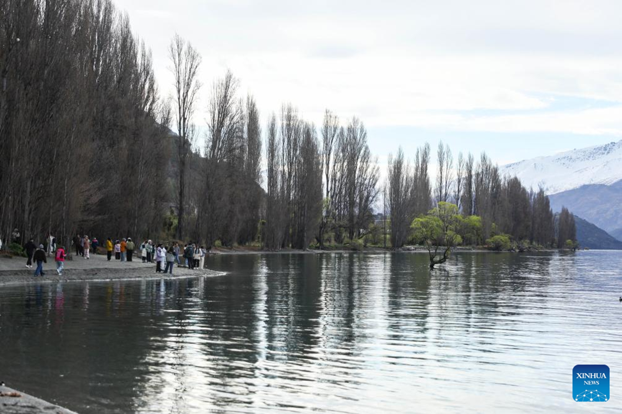 This photo taken on Oct. 2, 2025 shows the scenery of Lake Wanaka on the South Island of New Zealand. (Xinhua/Long Lei)