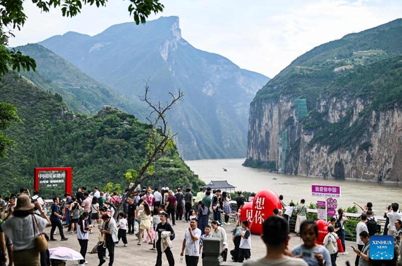 Tourists visit the Kuimen gateway to the magnificent Three Gorges of the Yangtze River, in Fengjie County, southwest China's Chongqing Municipality, Oct. 5, 2025. Tourist destinations across China are witnessing a surge in visitors as the country's eight-day National Day and Mid-Autumn Festival holiday began on Wednesday. Photo: Xinhua