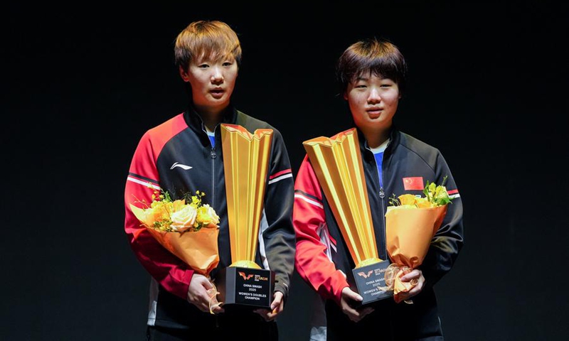 Kuai Man (R)/Wang Manyu pose during the trophy ceremony after the women's doubles final match against Hina Hayata (Japan)/Joo Cheon-hui (South Korea) at 2025 World Table Tennis (WTT) China Smash in Beijing, China, Oct. 4, 2025. (Xinhua/Ju Huanzong)