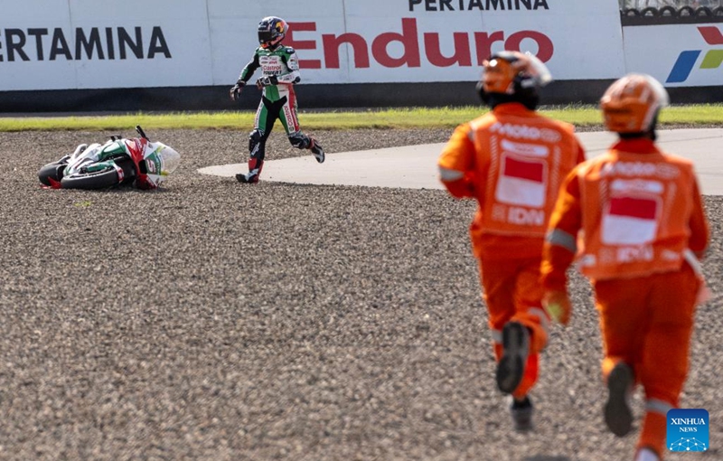 French rider Johann Zarco of Honda LCR crashes during the Sprint Race of MotoGP at the Pertamina Grand Prix of Indonesia 2025 in Lombok Island, Indonesia on Oct. 4, 2025. Photo: Xinhua
