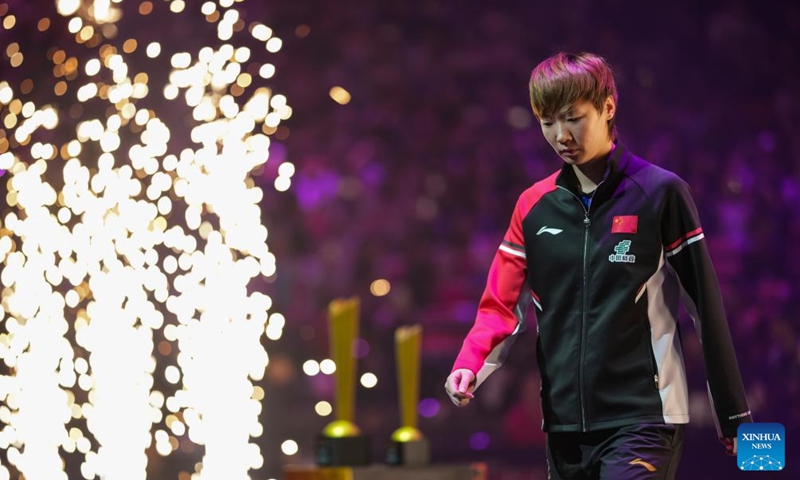 Wang Manyu enters the court before the women's singles final match between Sun Yingsha of China and Wang Manyu of China at 2025 World Table Tennis (WTT) China Smash in Beijing, China, Oct. 5, 2025. (Xinhua/Sun Fei)