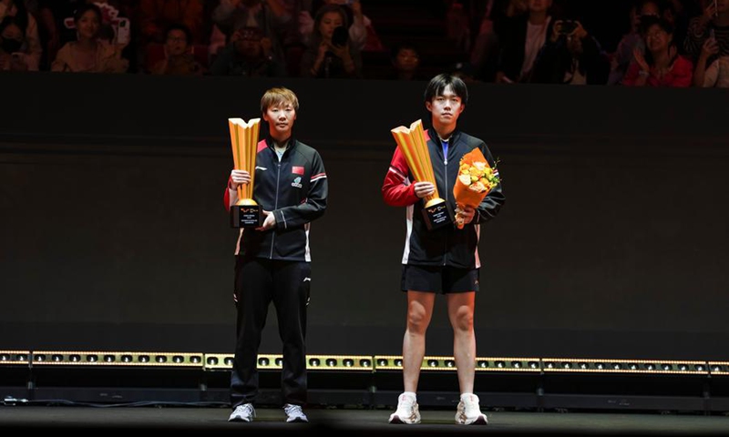 Winners Wang Chuqin (R)  and Wang Manyu pose during the award ceremony at 2025 World Table Tennis (WTT) China Smash in Beijing, China, Oct. 5, 2025. (Xinhua/Sun Fei)