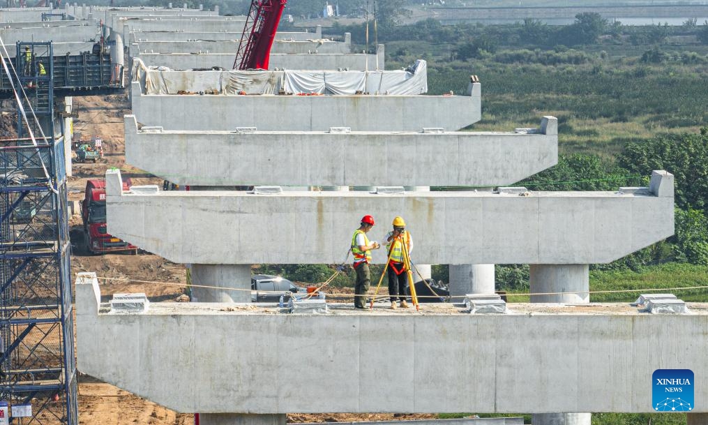 An aerial drone photo taken on Oct. 6, 2025 shows the construction site of a highway in Wuhan, central China's Hubei Province. Many workers have been standing fast at their posts and fulfilling their duties during the eight-day National Day and Mid-Autumn Festival holiday. (Photo: Xinhua)