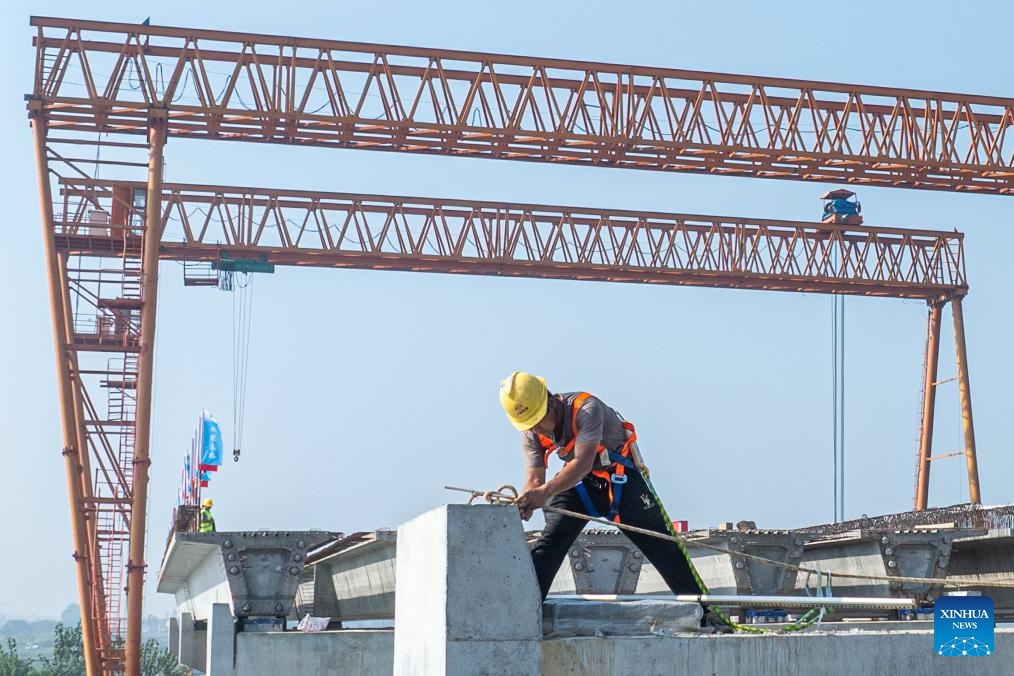 A constructor works at the construction site of a highway in Wuhan, central China's Hubei Province, Oct. 6, 2025. Many workers have been standing fast at their posts and fulfilling their duties during the eight-day National Day and Mid-Autumn Festival holiday. (Photo: Xinhua)