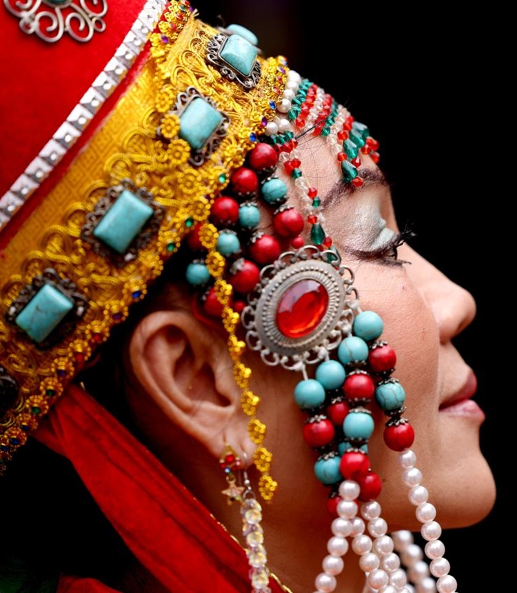 Artists perform at a show for the celebration of the Chinese Mid-Autumn Festival in London, Britain, Oct. 5, 2025. A show for the celebration of the Chinese Mid-Autumn Festival was staged in London Chinatown on Sunday afternoon, impressing many with performances featuring Chinese culture and art. (Xinhua/Li Ying)