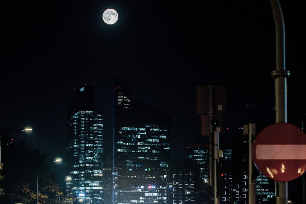 The full moon is seen over Warsaw, Poland on Oct. 7, 2025. (Photo by Aleksy Witwicki/Xinhua)