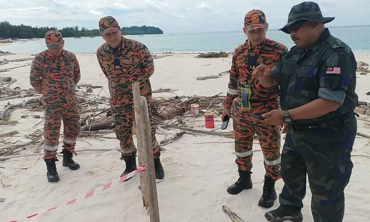 A search and rescue operation involving multiple security agencies is ongoing. Photo: JBPM (Fire and Rescue Department of Malaysia) 