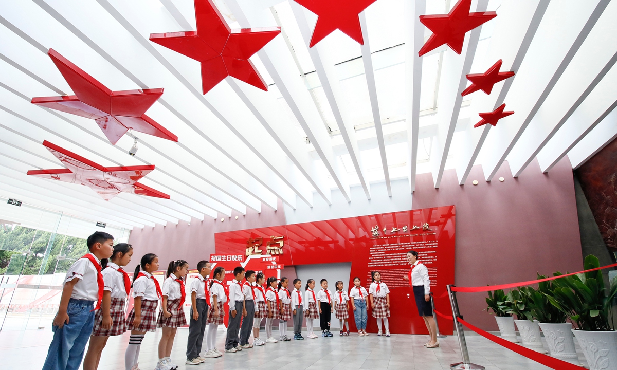 Primary school students visit the memorial hall of the seven battles and seven victories in Hai'an, Jiangsu Province, on October 8, 2025, to honor revolutionary martyrs and foster patriotism. Photo: VCG
