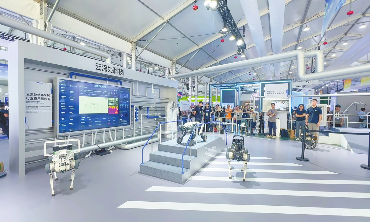 Visitors watch a wheeled-leg robot perform stair climbing and slope crossing during the Apsara Conference in Hangzhou, East China's Zhejiang Province on September 26, 2025. 
Photo: Courtesy of DEEP Robotics