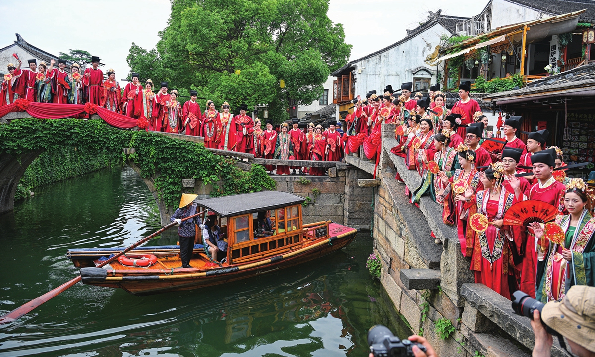 Thirty couples hold a traditional wedding in the water village of the ancient town of Zhouzhuang in Kunshan, East China's Jiangsu Province, on May 17, 2025. Photos: VCG