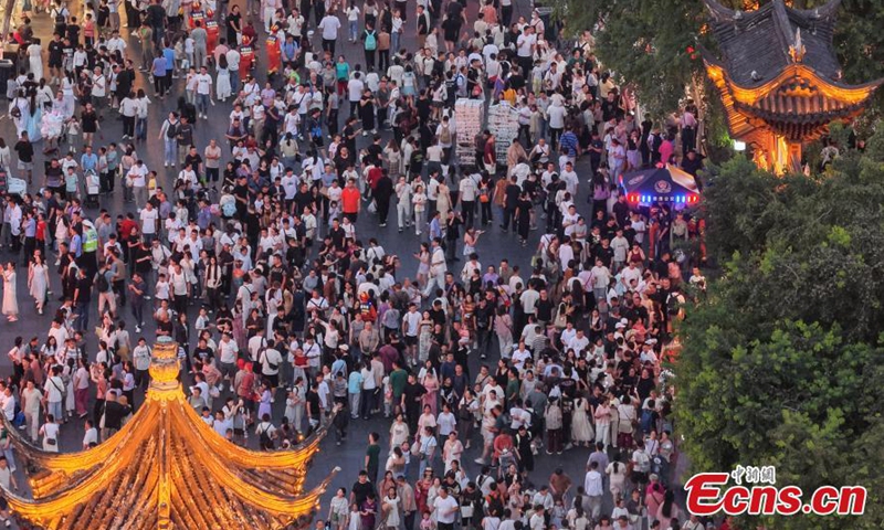Crowds of tourists visit the Confucius Temple scenic area in Nanjing, east China's Jiangsu Province on Oct. 5, 2025. (Photo: China News Service/Yang Bo)

