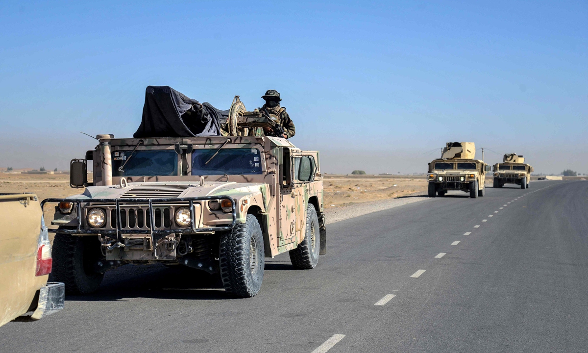 Taliban security personnel patrol near the Afghanistan-Pakistan border on October 12, 2025. Key border crossings between Pakistan and Afghanistan were closed after clashes erupted overnight between the two sides. (See story on Page 3) Photo: VCG