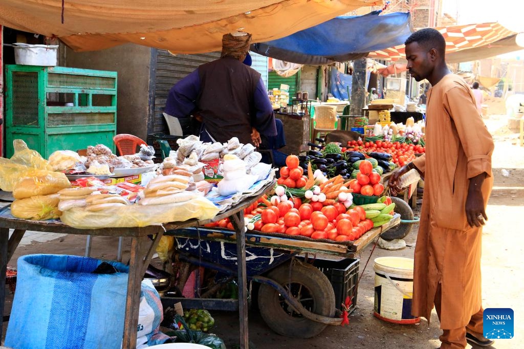 This photo shows a scene at a temporary market in southern Khartoum, Sudan, Oct. 11, 2025. (Photo: Xinhua)