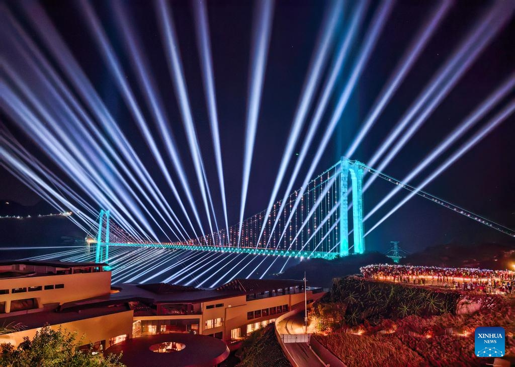 This photo taken on Oct. 11, 2025 shows a light show held at the Huajiang Grand Canyon Bridge in southwest China's Guizhou Province. The Huajiang Grand Canyon Bridge, soaring 625 meters above the Beipan River in Guizhou's mountainous terrain, is the world's tallest bridge. With a main span of 1,420 meters, the project has become the world's longest-span steel truss girder suspension bridge in mountainous terrain, according to Guizhou provincial authorities. (Photo: Xinhua)