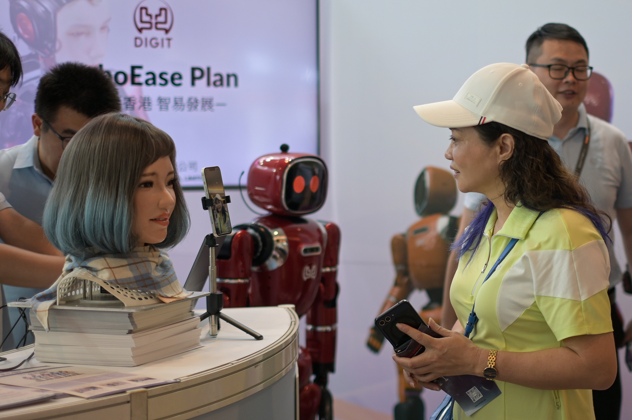 A visitor looks at a robot on display at the Hong Kong Electronics Fair (Autumn Edition) and electronicAsia, which are running concurrently from October 13 to 16 at the Hong Kong Convention and Exhibition Centre. The fairs have attracted more than 3,200 exhibitors from 20 countries and regions, focusing on AI and robotics, the silver economy and digital entertainment. Photo: VCG