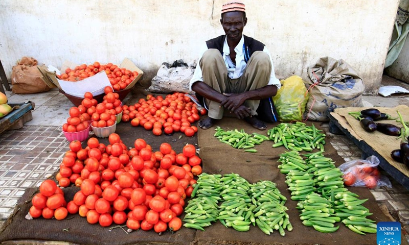A vendor waits for customers at a temporary market in southern Khartoum, Sudan, Oct. 11, 2025. (Photo: Xinhua)