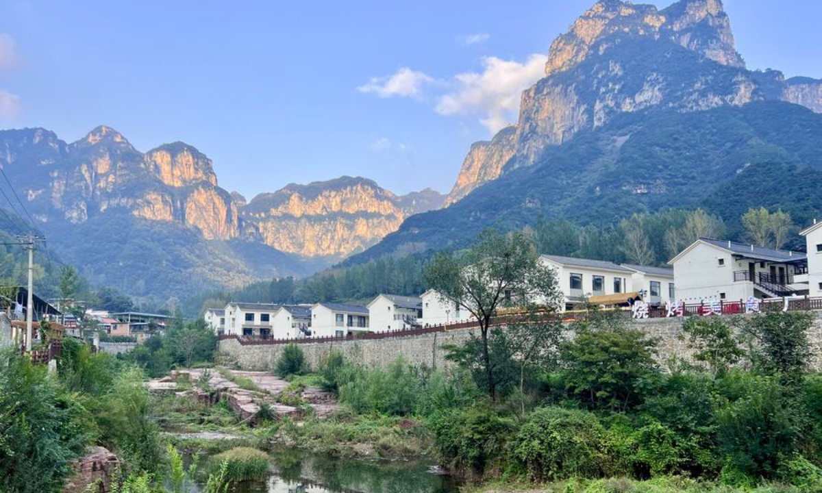 This photo taken with a mobile phone on Sept. 8, 2025 shows homestays at Xiya Valley in Lingchuan County, north China's Shanxi Province. (Xinhua/Ma Xiaojie)