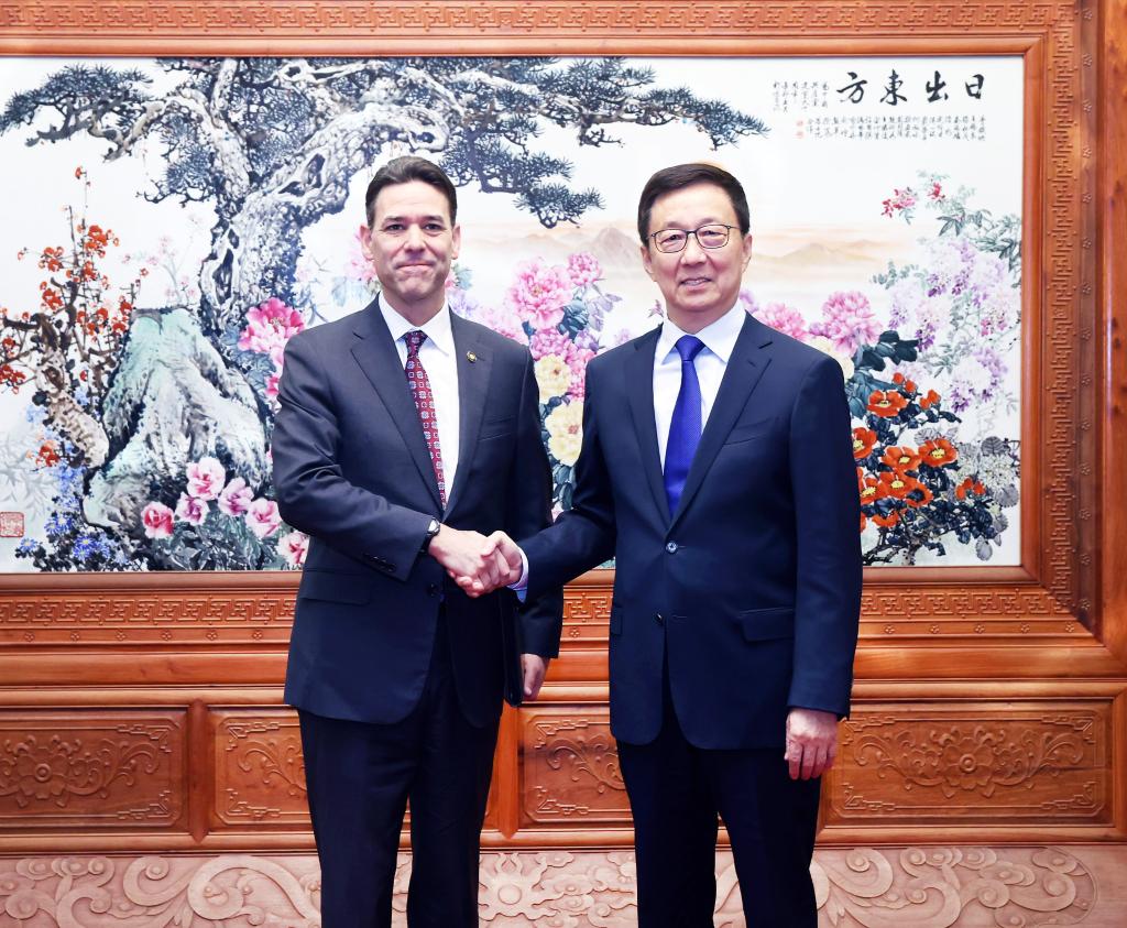 Chinese Vice President Han Zheng meets with Rob Wagner, president of the United States' Oregon State Senate, in Beijing, capital of China, Oct. 21, 2025. (Xinhua/Liu Weibing)