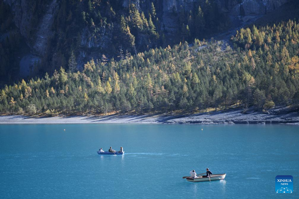 People boat on the Lake Oeschinen near Kandersteg in Bernese Oberland, Switzerland, Oct. 18, 2025.

Lake Oeschinen, situated at an altitude of 1,578 meters near Kandersteg in Switzerland's Bernese Oberland, forms part of the UNESCO World Heritage Site Swiss Alps Jungfrau-Aletsch. (Xinhua/Lian Yi)