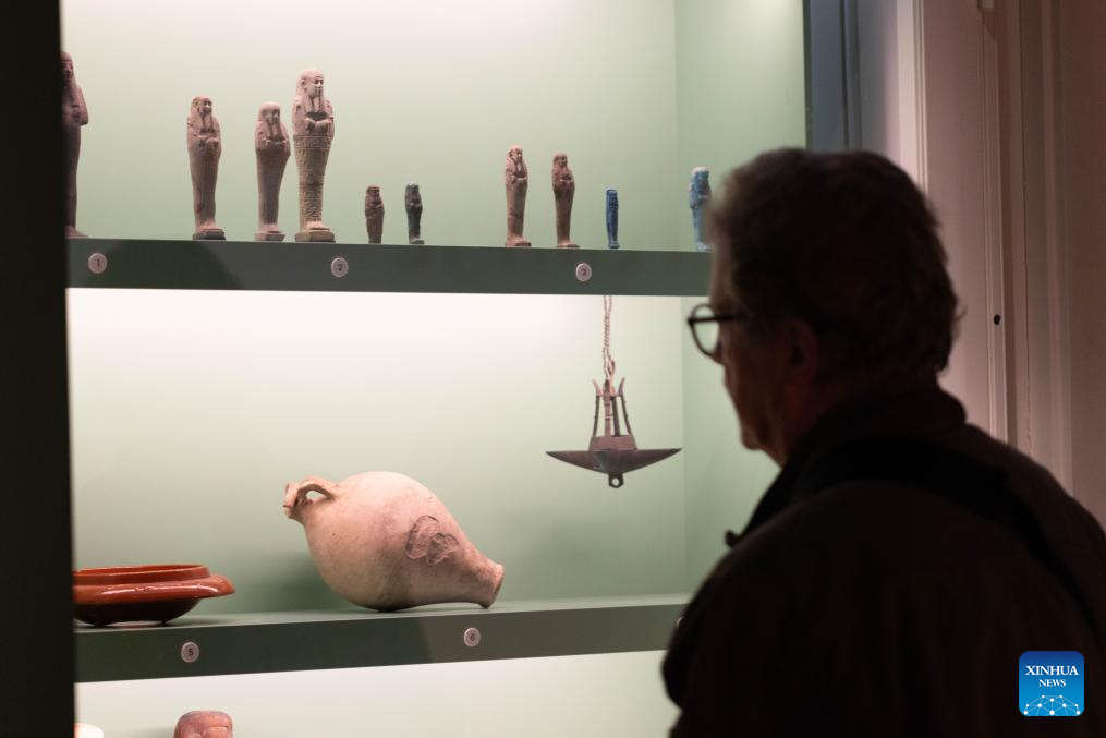 A visitor views exhibits during a media preview of the exhibition Discovering Ancient Egypt at the Rijksmuseum van Oudheden in Leiden, the Netherlands, Oct. 15, 2025. The exhibition, opening to the public on Thursday, showcases the life of ancient Egypt through 500 carefully curated artifacts. It will run until March 15, 2026. (Photo by Sylvia Lederer/Xinhua)