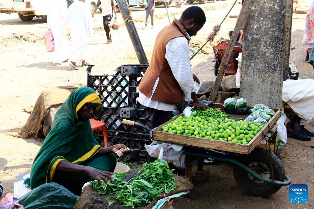 Vendors are seen at a temporary market in southern Khartoum, Sudan, Oct. 11, 2025. (Photo: Xinhua)