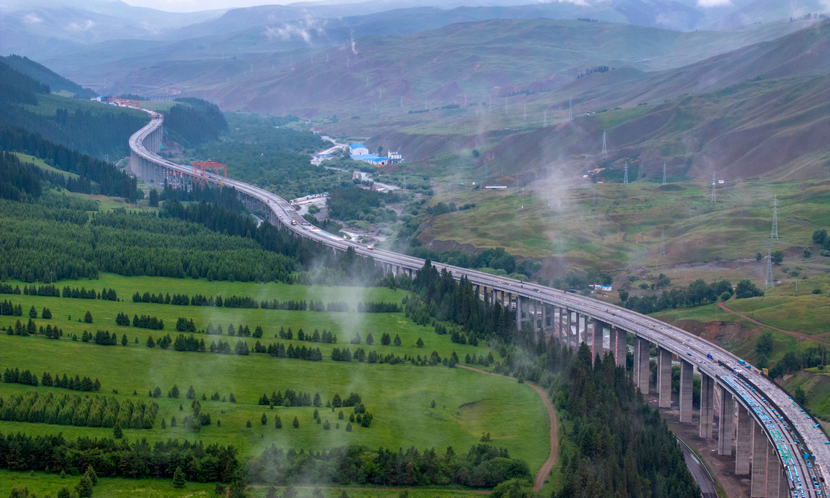 A view of a highway in Hejing County of Mongolian Autonomous Prefecture of Bayingolin, Northwest China's Xinjiang Uyghur Autonomous Region, June 17, 2025 Photo: VCG