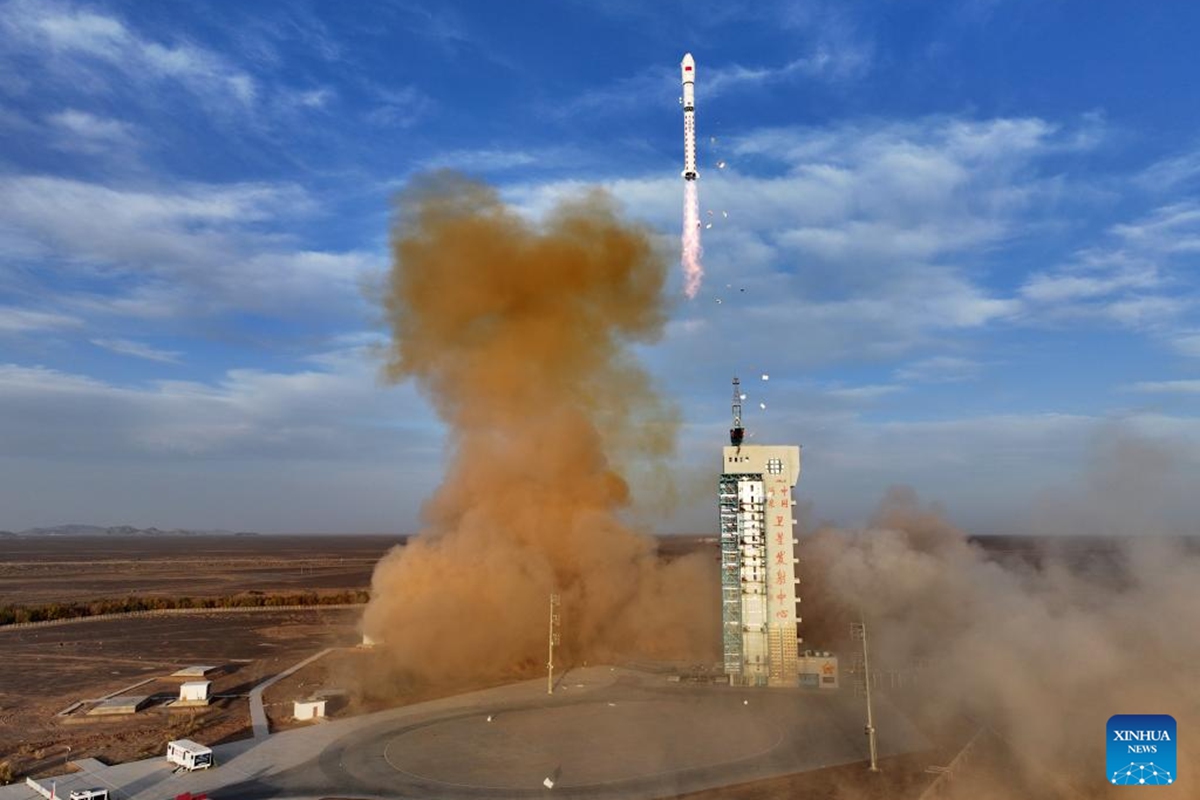 A Long March-2D carrier rocket carrying the Shiyan-31 test satellite blasts off from the Jiuquan Satellite Launch Center in northwest China on Oct. 13, 2025. China successfully launched a new test satellite into space from the Jiuquan Satellite Launch Center in northwest China on Monday. The Shiyan-31 test satellite was launched at 6:00 p.m. (Beijing Time) aboard a Long March-2D carrier rocket and entered the preset orbit successfully. Photo: Xinhua