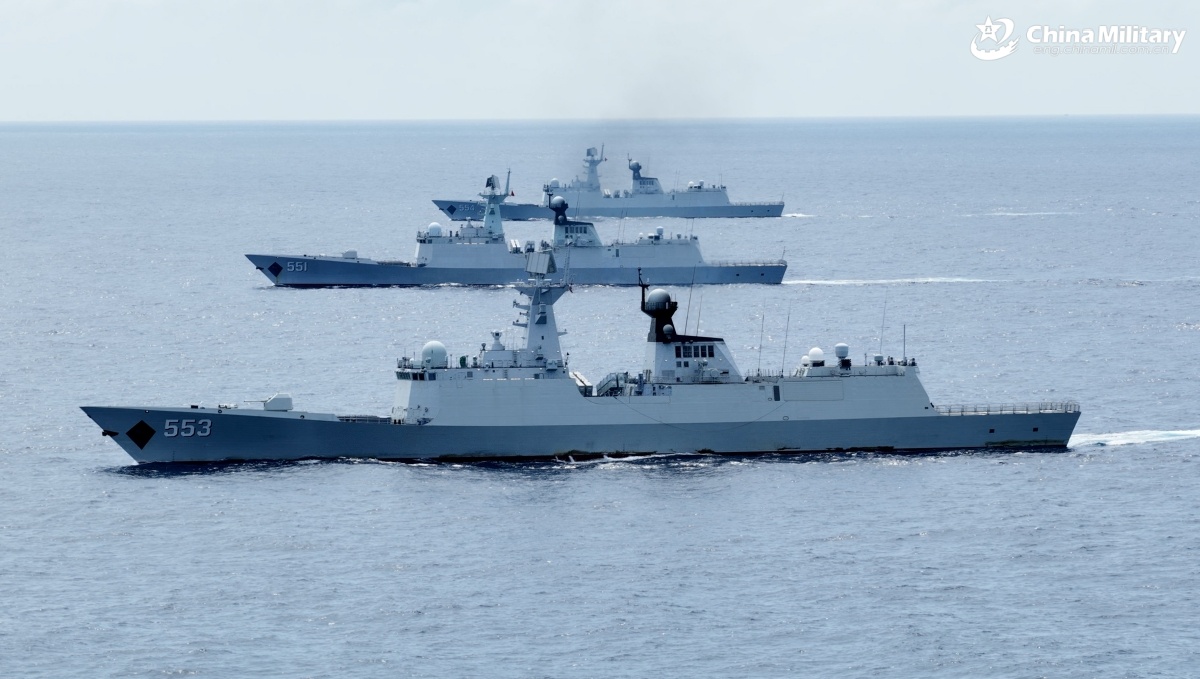 Guided-missile frigates Bayannaoer (Hull 551), Dali (Hull 553) and Tongliao (Hull 554) attached to a naval flotilla under the Chinese PLA Southern Theater Command sail in formation during a maritime combat training exercise in late September, 2025. (eng.chinamil.com.cn/Photo by Yu Chuanjun)