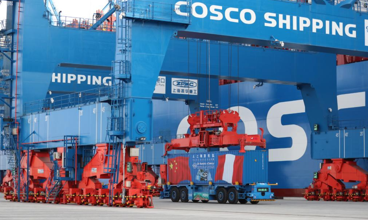 Intelligent equipment lifts containers at Chancay Port, Peru, on Nov. 14, 2024. (Xinhua/Li Mengxin)
