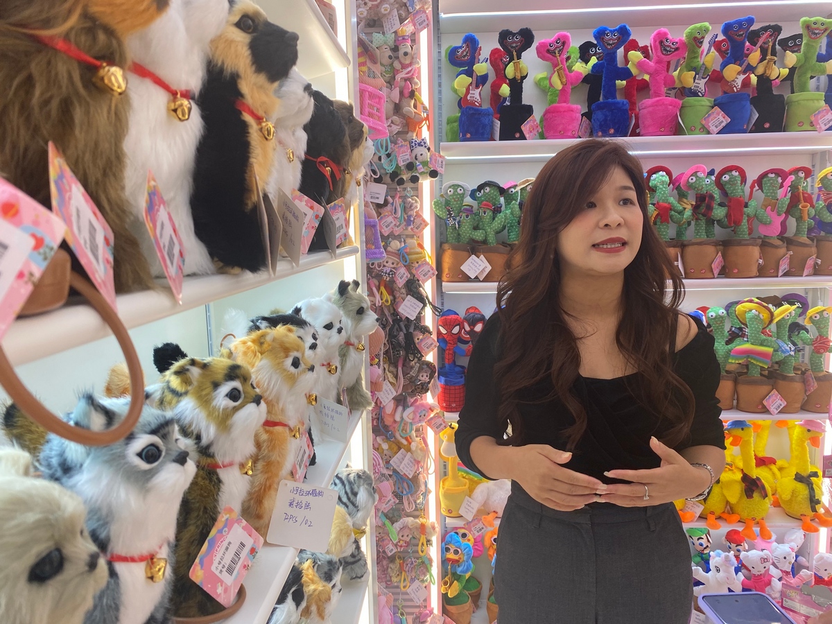 Sun Lijuan works inside her shop at the Yiwu International Trade City in Jinhua City, East China's Zhejiang Province on September 26, 2025. Photo: Zhang Weilan/GT