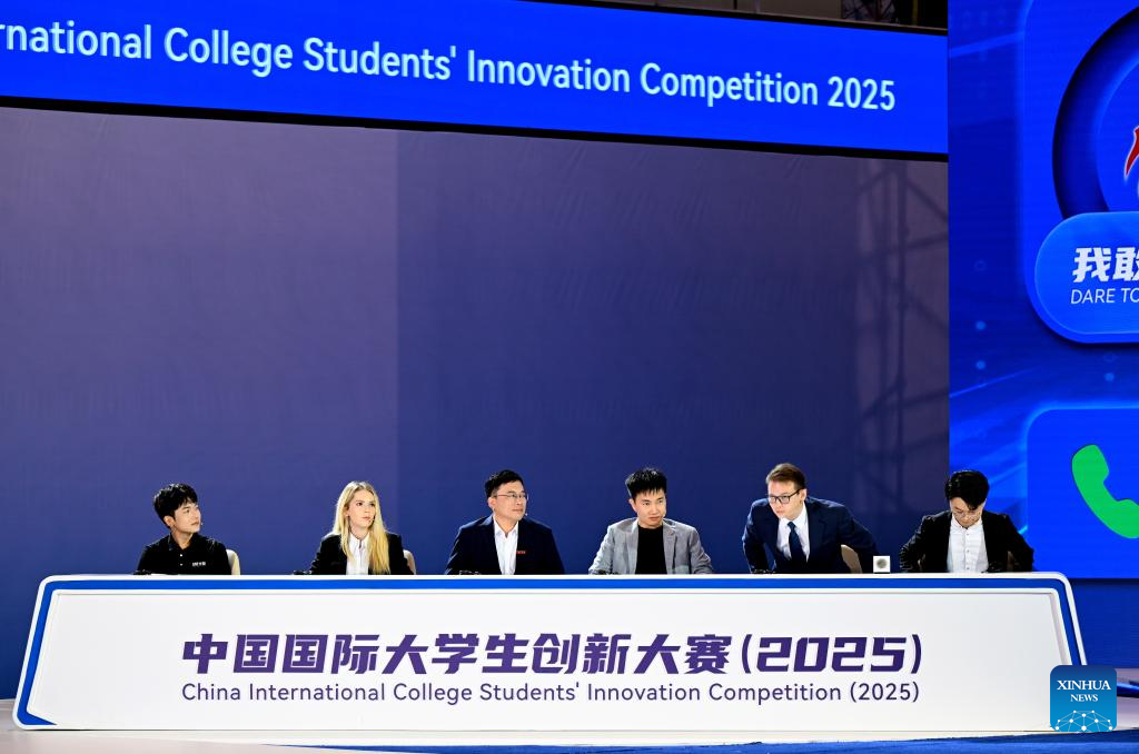 Representatives of contestants are seen during the final of the China International College Students' Innovation Competition 2025 in Zhengzhou, central China's Henan Province, Oct. 15, 2025. Six teams from domestic and international colleges took part in the final of the competition here on Wednesday. (Xinhua/Hao Yuan)