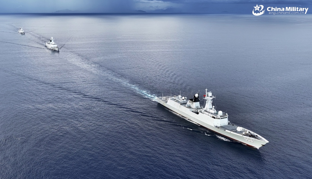 Guided-missile frigates Bayannaoer (Hull 551), Dali (Hull 553) and Tongliao (Hull 554) attached to a naval flotilla under the Chinese PLA Southern Theater Command sail in formation during a maritime combat training exercise in late September, 2025. (eng.chinamil.com.cn/Photo by Yu Chuanjun)