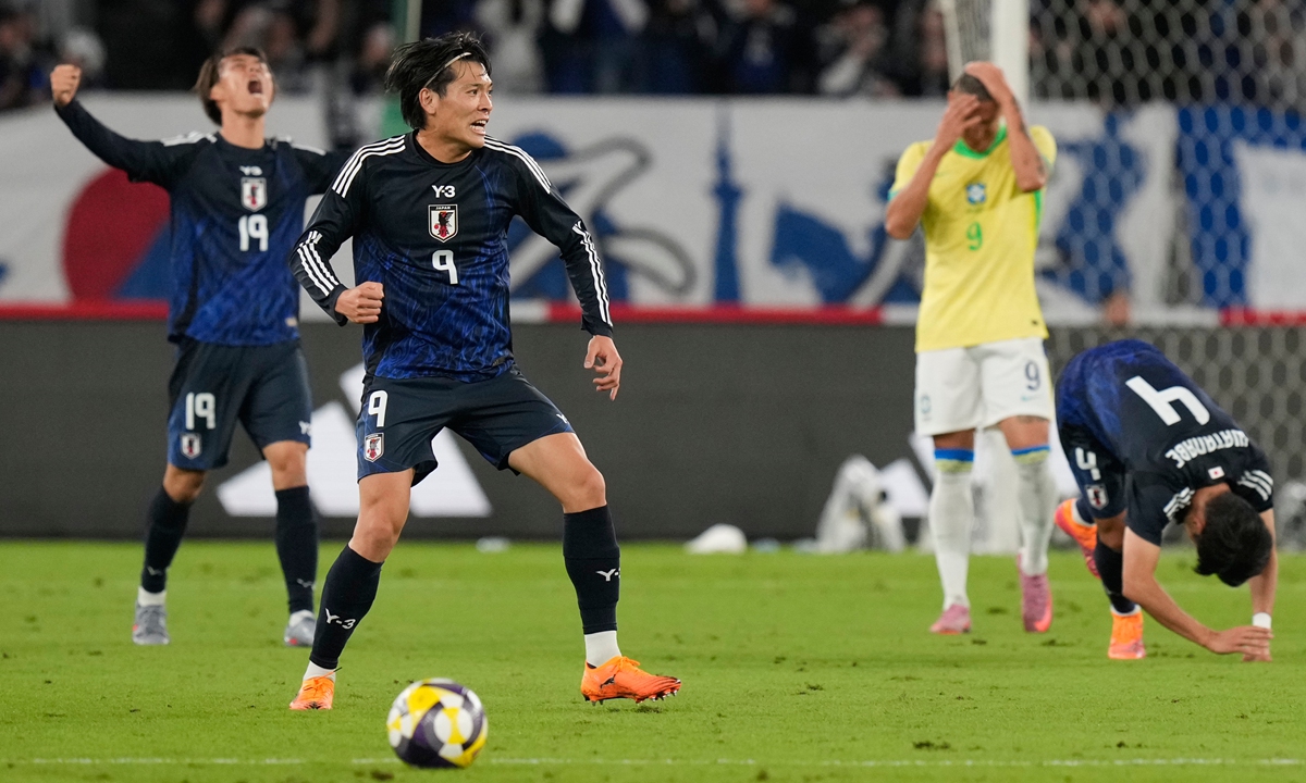 Japanese football players celebrate after winning the Kirin Challenge Cup match against Brazil on October 14, 2025, in Tokyo. Photo: VCG 