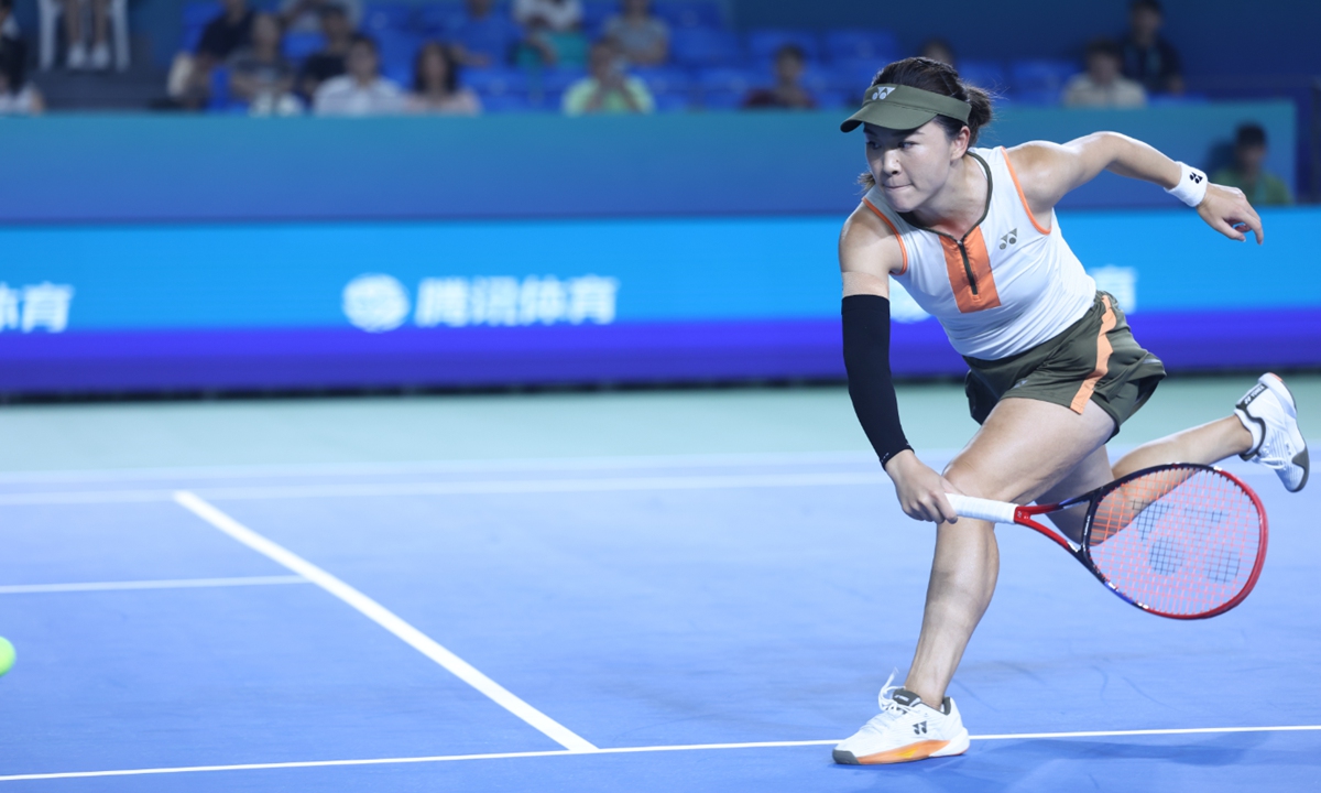 Chinese tennis player Zhu Lin hits a return to Britain's Emma Raducanu during their first-round match at the WTA Ningbo Open on October 14, 2025 in Ningbo, East China's Zhejiang Province. The unseeded Zhu came from a set down to win 3-6, 6-4, 6-1, and will now take on top seed Mirra Andreeva of Russia in the second round. Photo: VCG