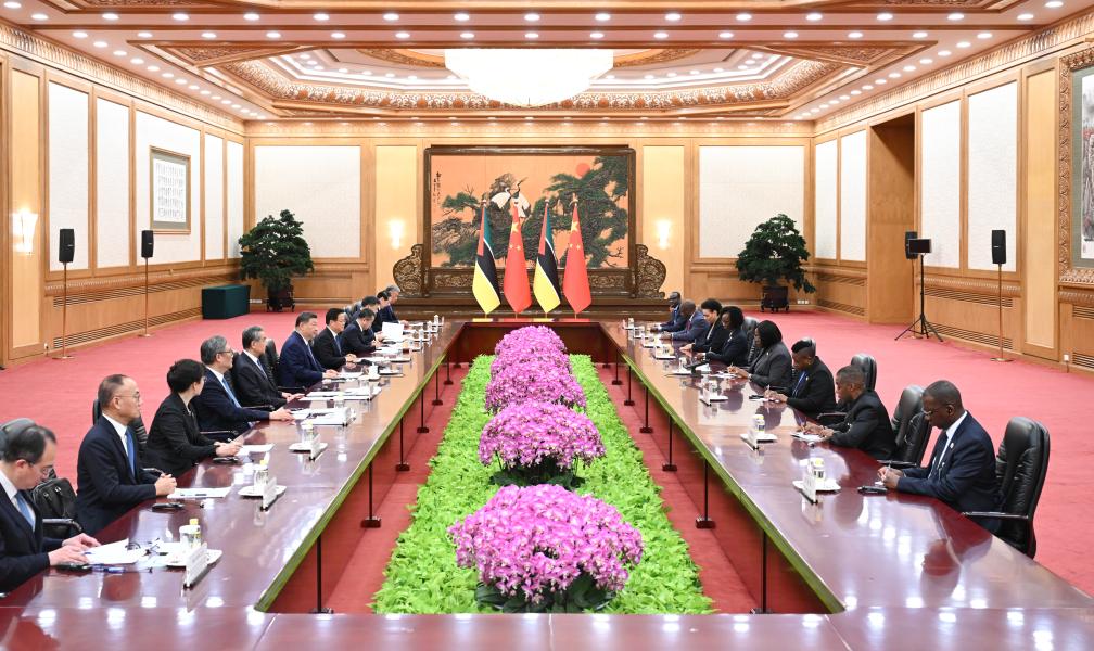 Chinese President Xi Jinping meets with Prime Minister of Mozambique Maria Benvinda Delfina Levi, who is in Beijing for the Global Leaders' Meeting on Women, at the Great Hall of the People in Beijing, capital of China, Oct. 14, 2025. (Xinhua/Xie Huanchi)