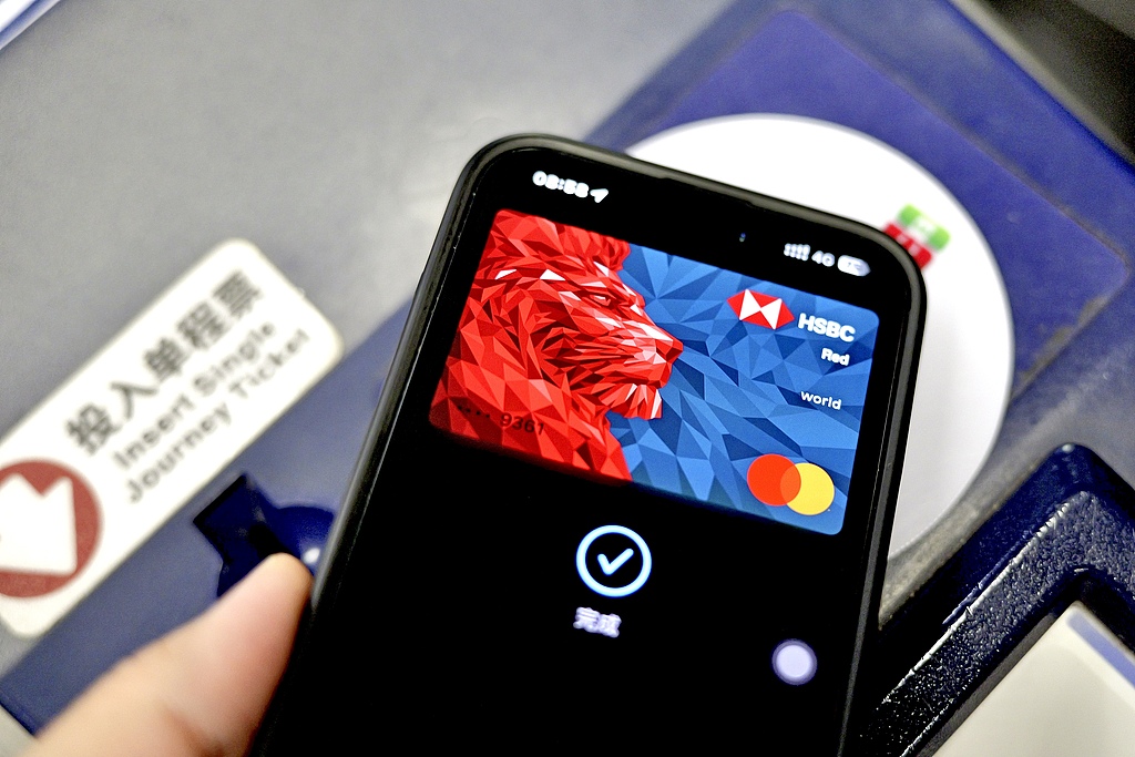 Foreign visitors can use international bank cards such Mastercard and Visa as of October 15, 2025, to take all subway lines in Guangzhou, South China's Guangdong Province. This move aims to enhance the travel experience for foreign visitors, allowing them to use designated fare gates for quick access at all stations without purchasing tickets or downloading apps in advance. Photo: VCG