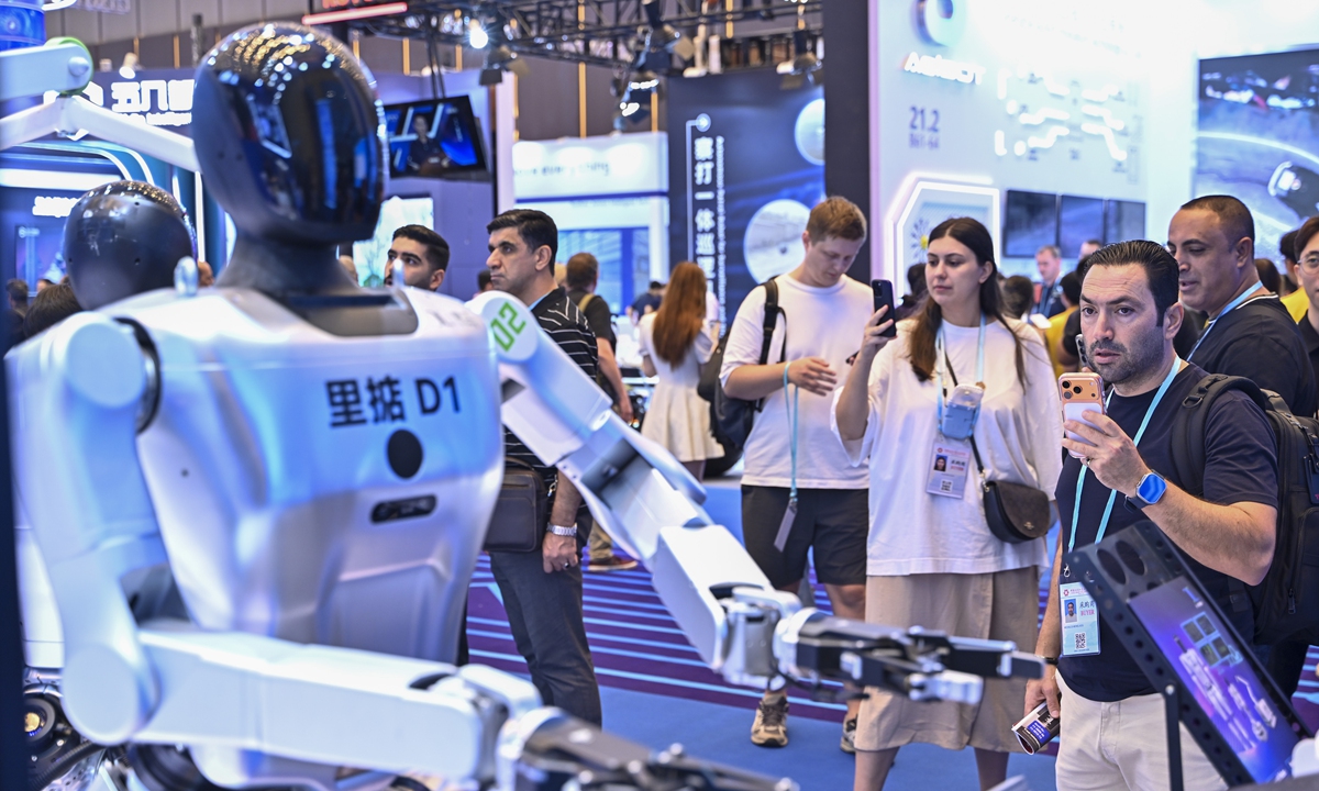 Visitors show interest in robots on display at the Canton Fair on October 15, 2025 in Guangzhou, South China's Guangdong Province. Photo: VCG