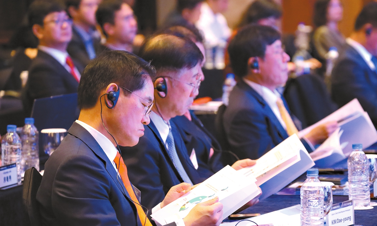 Guests read a public opinion poll report jointly released by the International News Department of the People's Daily and the Global Times Institute at the 2025 China-South Korea Media Cooperation Forum in Seoul, South Korea, on October 13, 2025. Photo: Wan Yu/People's Daily