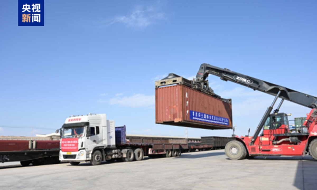 The trial operation of the China-Kyrgyzstan-Uzbekistan-Turkmenistan international multimodal transport is held on October 15, 2025 in Kashgar, Northwest China's Xinjiang Uygur Autonomous Region. Photo: Screenshot from China Media Group