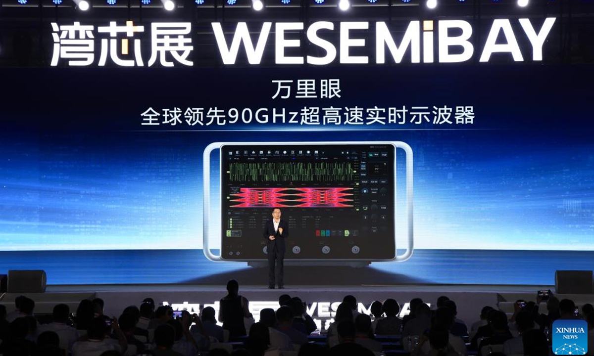 Liu Sang, CEO of Shenzhen Longsight Technologies Co., Ltd, introduces the 90GHz ultra-high-speed real-time oscilloscope in Shenzhen, south China's Guangdong Province, Oct. 15, 2025. China's homegrown 90GHz ultra-high-speed real-time oscilloscope was officially unveiled on Wednesday, marking a milestone in the global electronic communications sector. Photo: Xinhua