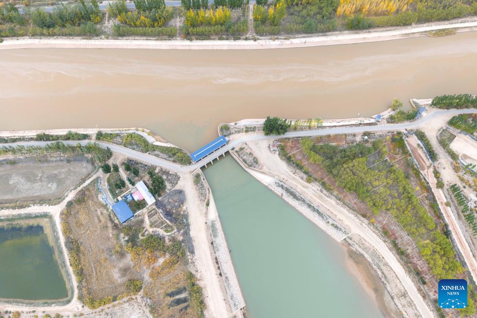 An aerial drone photo taken on Oct. 16, 2025 shows a water diversion hub in Linhe District of Bayannur, north China's Inner Mongolia Autonomous Region. The Hetao Irrigation Area, located in Bayannur, has been diverting water from the Yellow River for irrigate since the Qin Dynasty (221 B.C.-207 B.C.). A seasonal irrigation is underway in the area to preserve soil moisture for spring farming in the next year. (Xinhua/Ma Jinrui)
