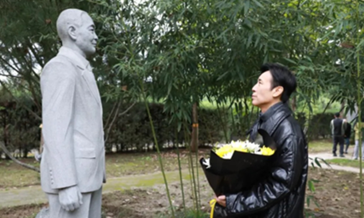Yu Hewei, who plays covert-frontline hero Wu Shi in the recent hit mainland TV series Silent Honor, pays tribute at the tomb of Wu in Beijing on October 17, 2025. Photo: The official WeChat account of the MSS