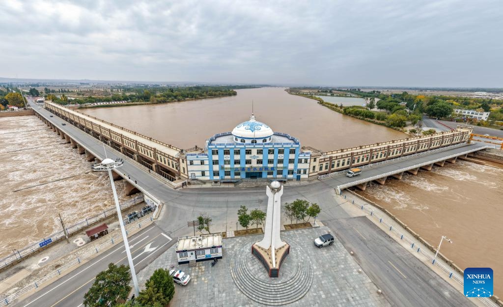 An aerial drone photo taken on Oct. 16, 2025 shows a water conservancy project in Dengkou County of Bayannur, north China's Inner Mongolia Autonomous Region. The Hetao Irrigation Area, located in Bayannur, has been diverting water from the Yellow River for irrigate since the Qin Dynasty (221 B.C.-207 B.C.). A seasonal irrigation is underway in the area to preserve soil moisture for spring farming in the next year. (Xinhua/Ma Jinrui)