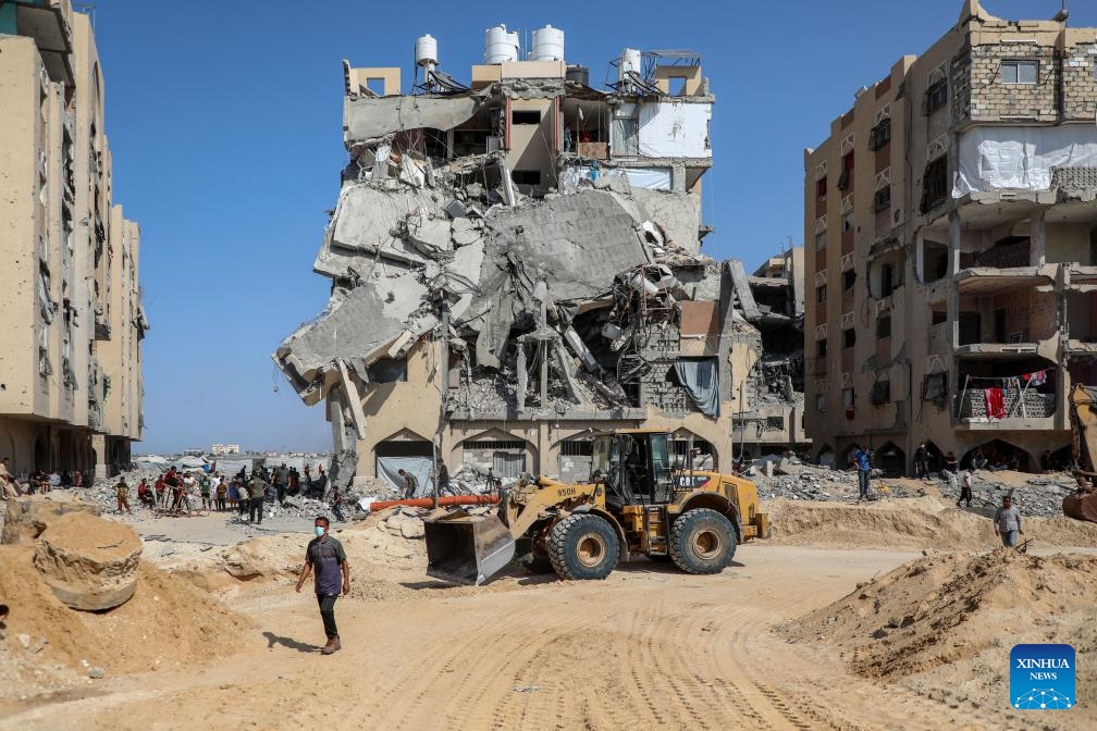 A bulldozer is used in search of bodies of Israeli hostages in the southern Gaza Strip city of Khan Younis, on Oct. 17, 2025. Al-Qassam Brigades, the military wing of Hamas, said on Sunday that it had found the body of an Israeli hostage during ongoing search operations in the Gaza Strip, adding that it would hand it over when field conditions allow. (Photo: Xinhua)